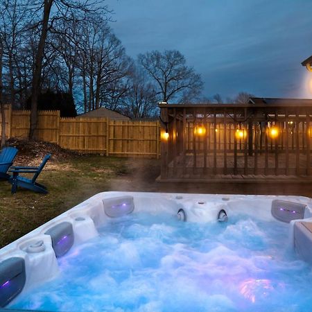 New! Updated Mystic Home W/ Sauna, Hot Tub & Deck Экстерьер фото