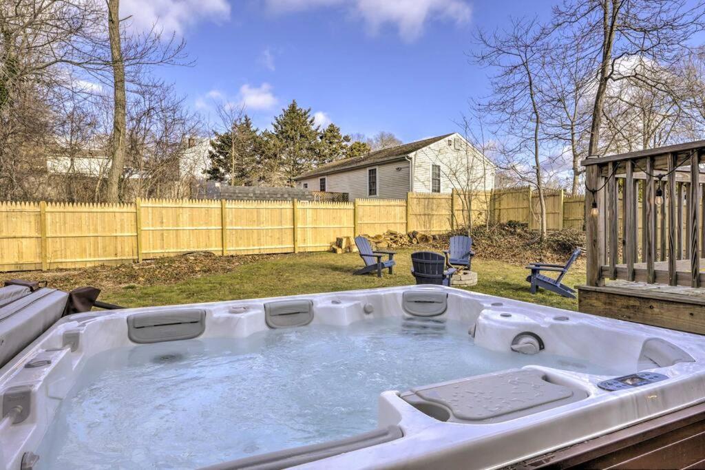 New! Updated Mystic Home W/ Sauna, Hot Tub & Deck Экстерьер фото