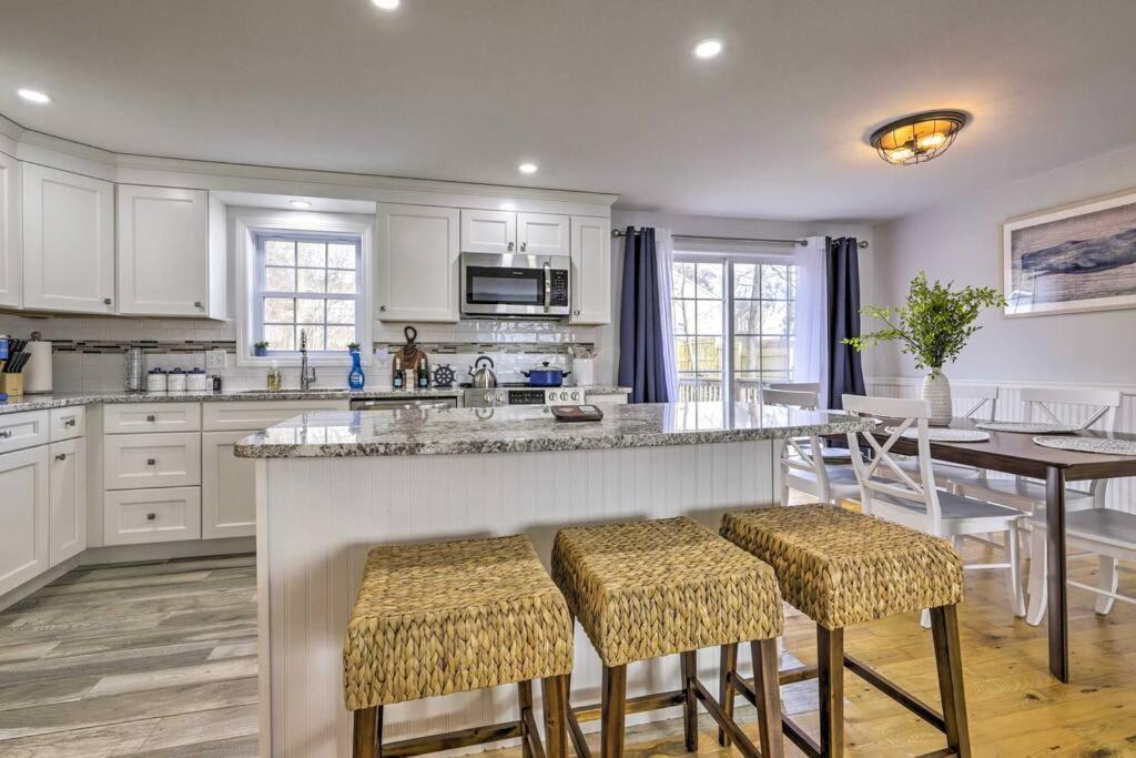 New! Updated Mystic Home W/ Sauna, Hot Tub & Deck Экстерьер фото