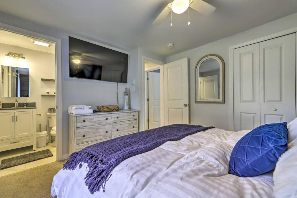 New! Updated Mystic Home W/ Sauna, Hot Tub & Deck Экстерьер фото