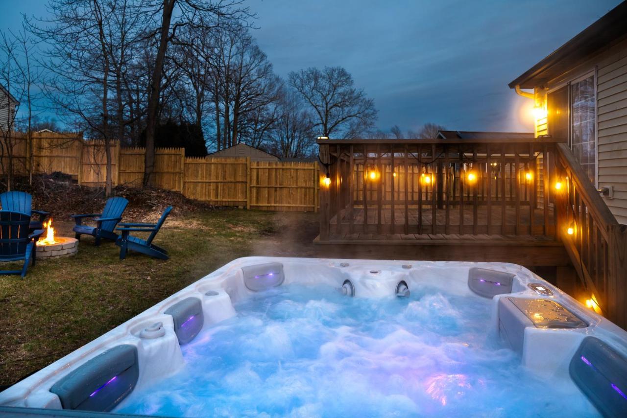 New! Updated Mystic Home W/ Sauna, Hot Tub & Deck Экстерьер фото