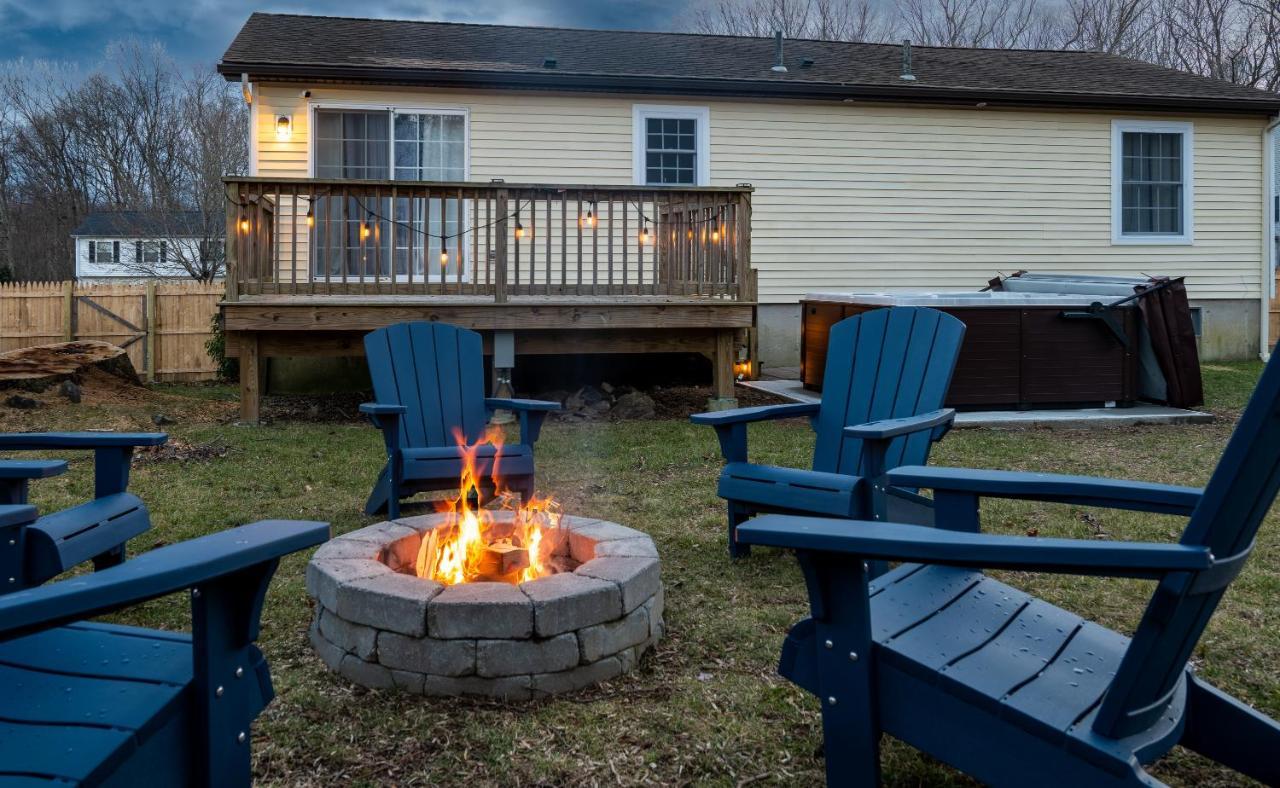 New! Updated Mystic Home W/ Sauna, Hot Tub & Deck Экстерьер фото