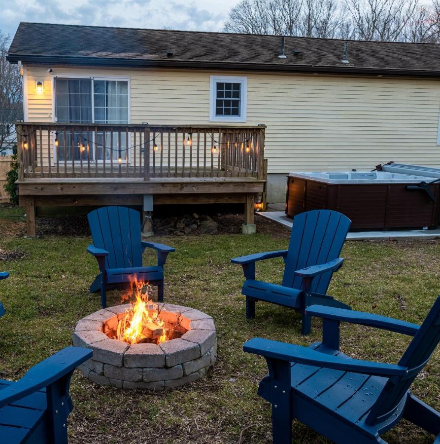 New! Updated Mystic Home W/ Sauna, Hot Tub & Deck Экстерьер фото