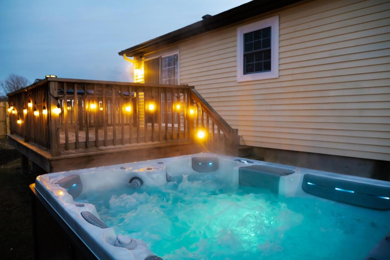 New! Updated Mystic Home W/ Sauna, Hot Tub & Deck Экстерьер фото